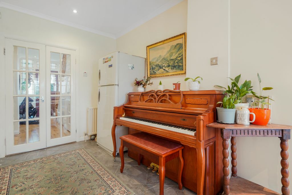 Property photo 3 of 18