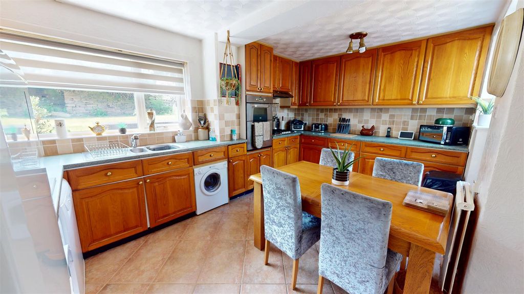 Property photo 2 of 17 Dining Kitchen