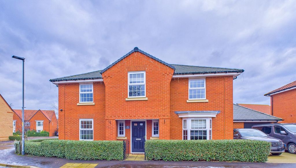 Property photo 1 of 35 Front Close.Jpg