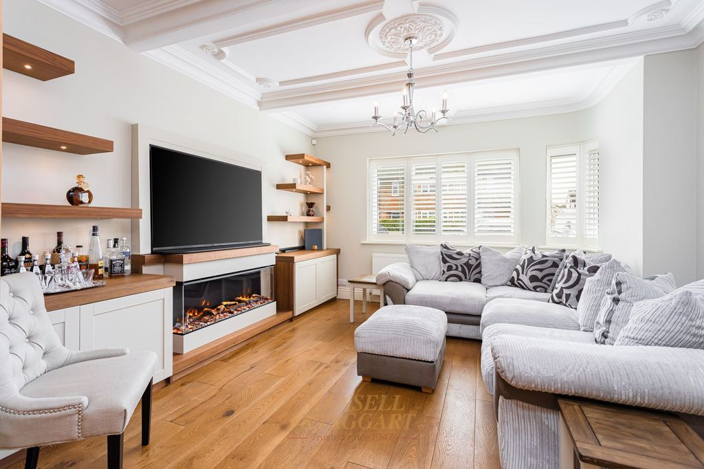 Property photo 2 of 30