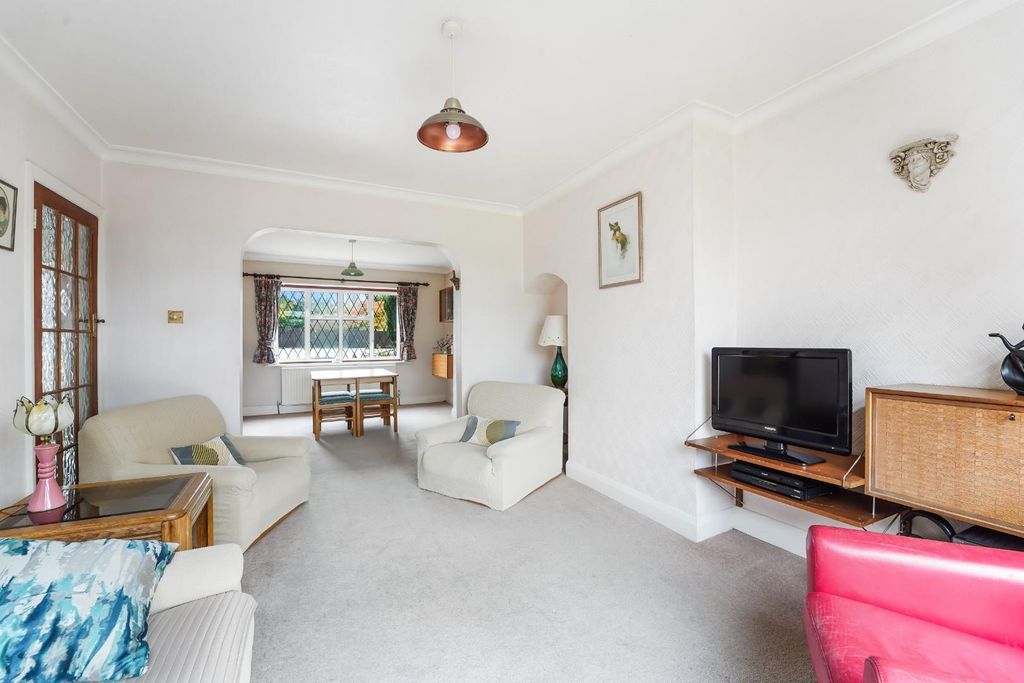 Property photo 3 of 13 Thorndon Gardens (6).Jpg