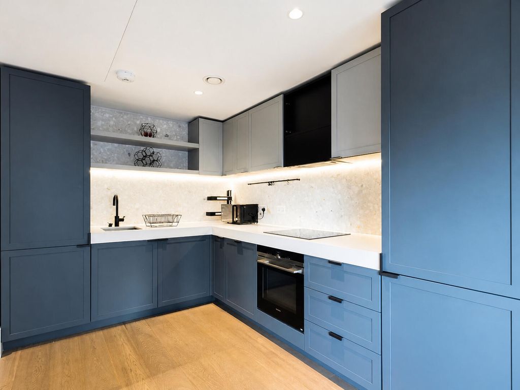 Property photo 3 of 10 Kitchen