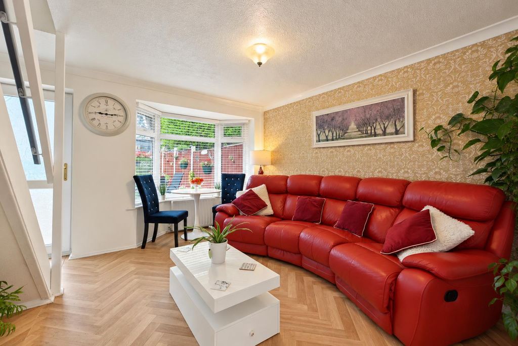 Property photo 3 of 12 Lounge.Png