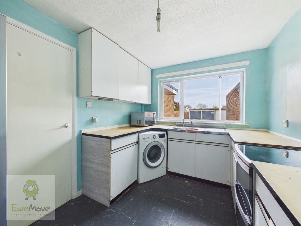 Property photo 3 of 19 Kitchen