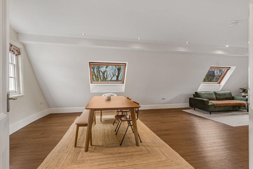 Property photo 3 of 13 Flat 5 99 Promenade-1.Jpg