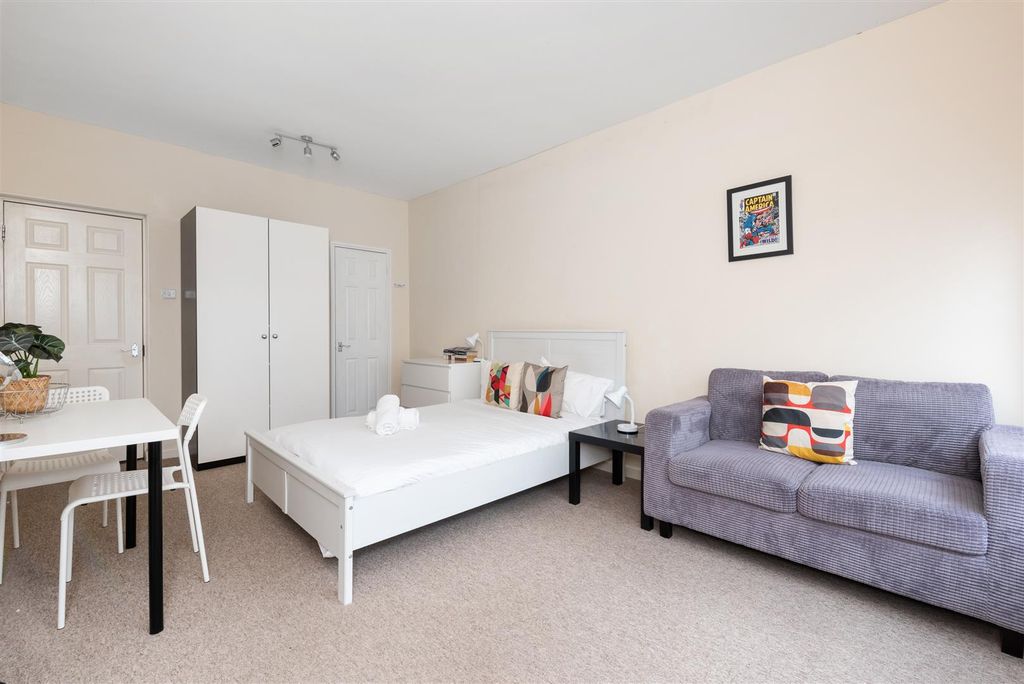 Property photo 2 of 9 6 St James’S Mews, Bath BA1 2Wa-3.Jpg
