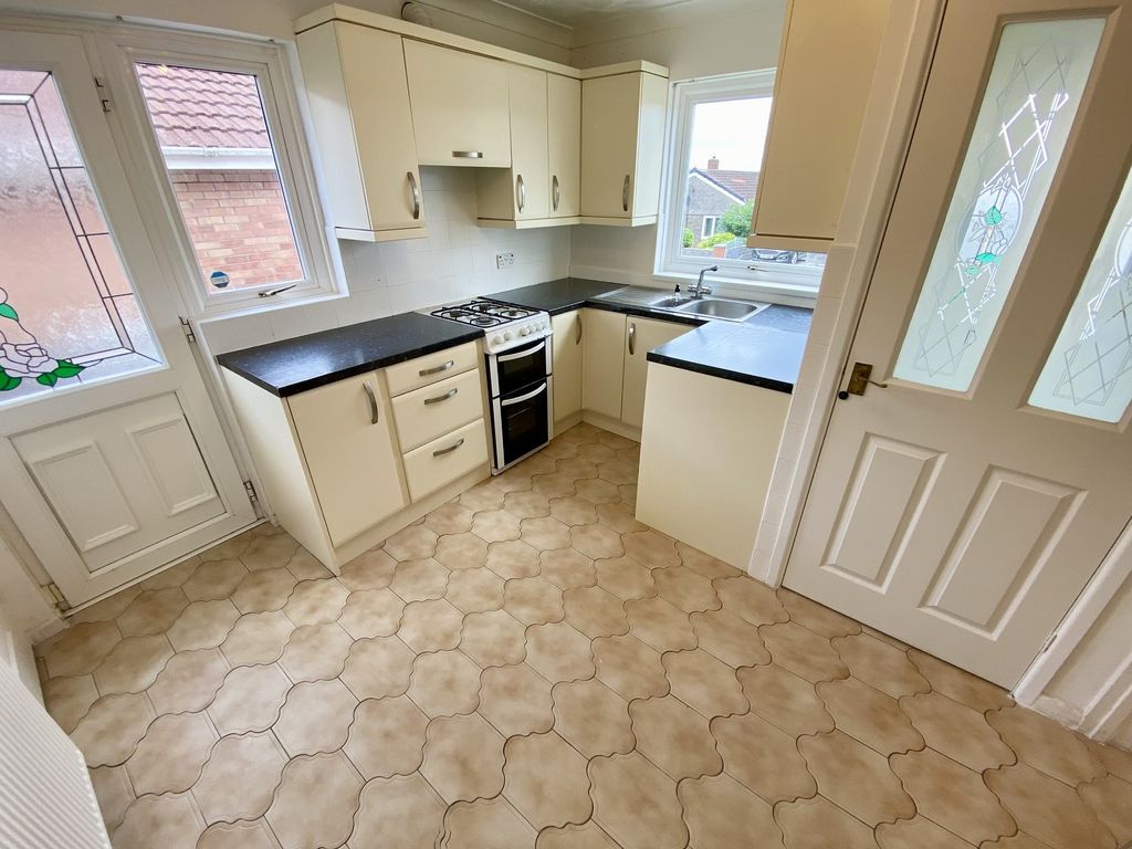 Property photo 3 of 12 Kitchen