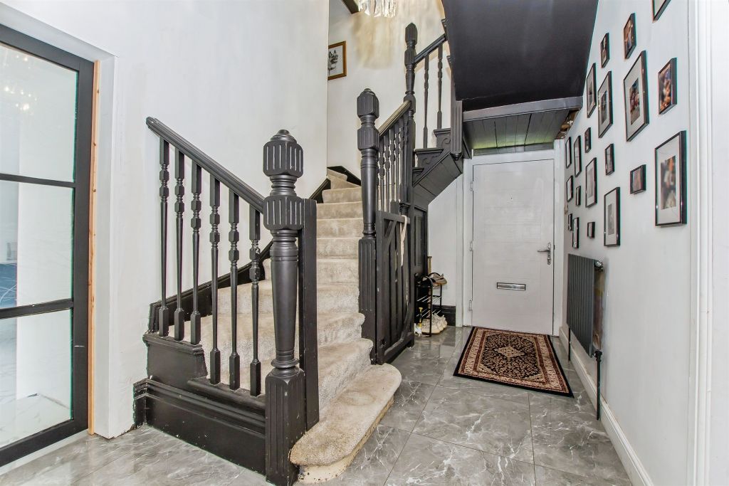 Property photo 2 of 32