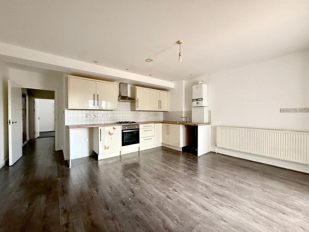 Property photo 1 of 9 Kitchen