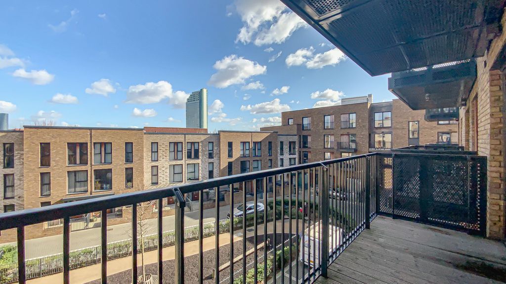 Property photo 2 of 11 Photo 02