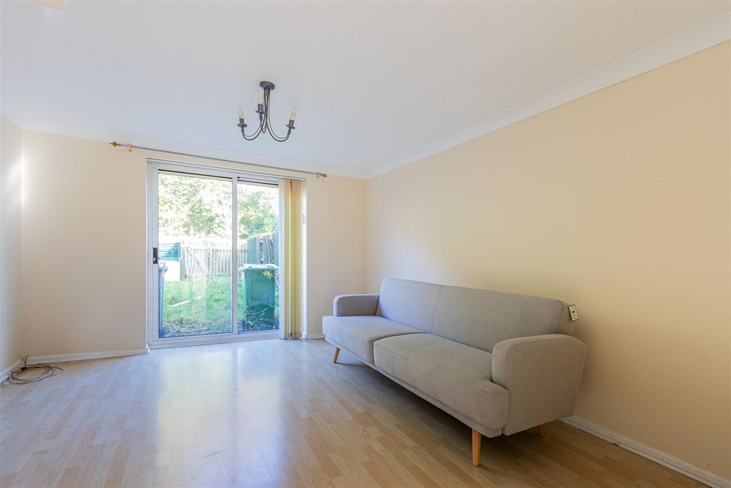 Property photo 3 of 8 Gaulden Grove 25-5.Jpg