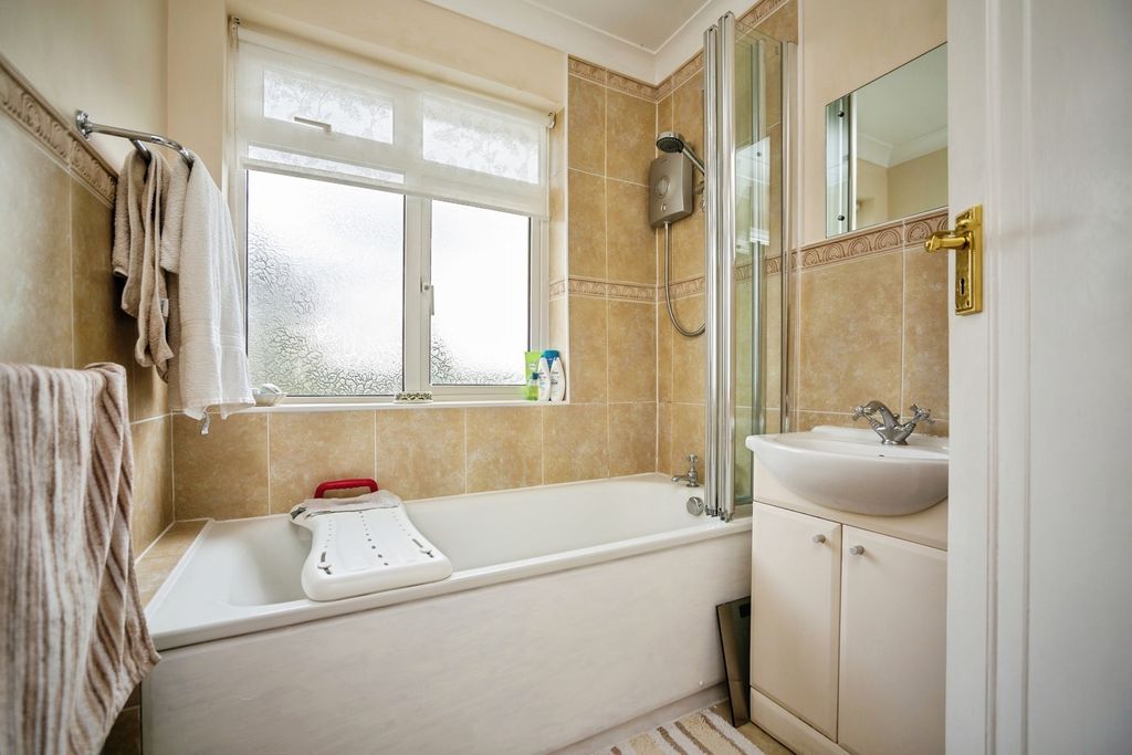 Property photo 3 of 17 Photo