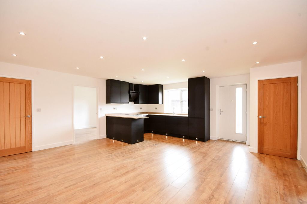 Property photo 3 of 10 3