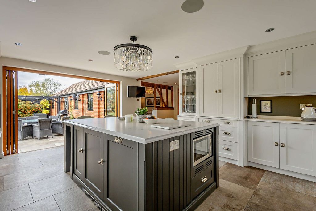 Property photo 3 of 21 Picture No. 24