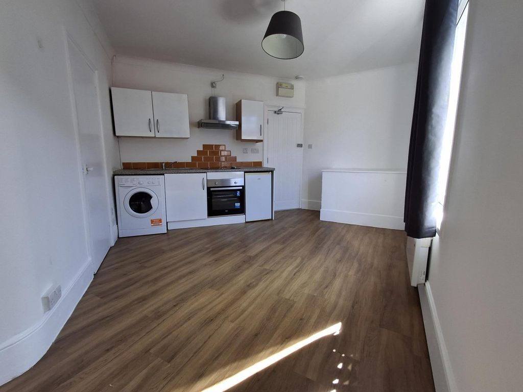 Property photo 1 of 6 Super Studio Apartment With Separate Bedroom