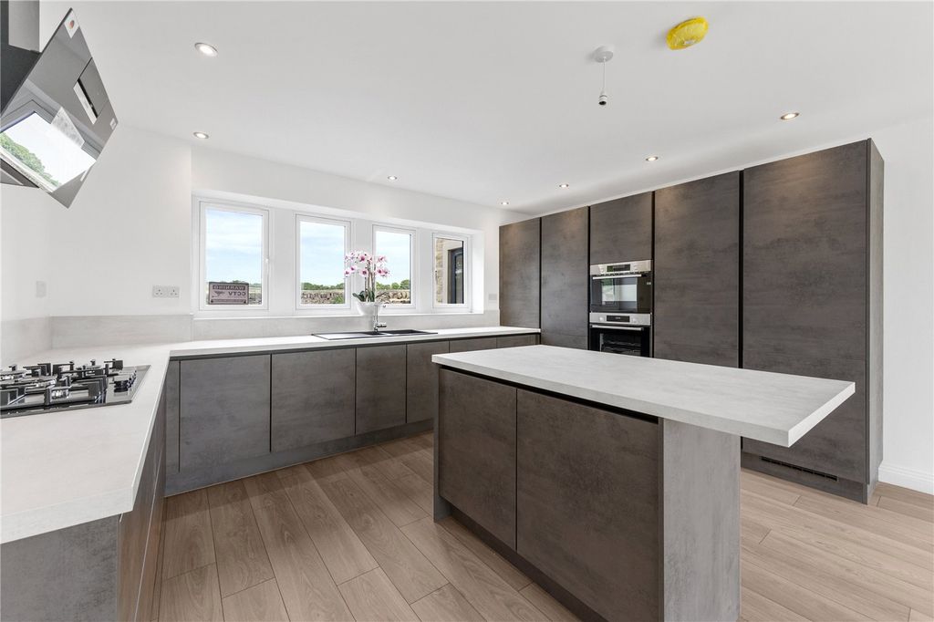 Property photo 2 of 22 Picture No. 17