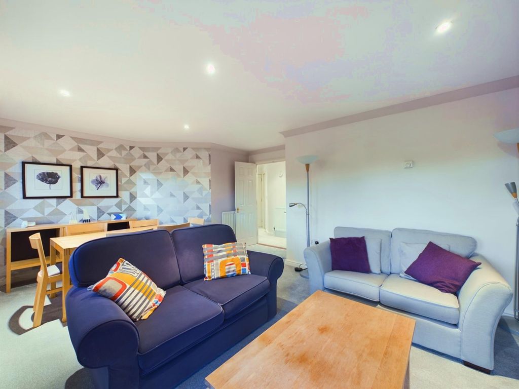 Property photo 2 of 12 30002698-Hr-2