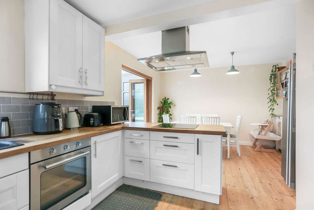 Property photo 3 of 21