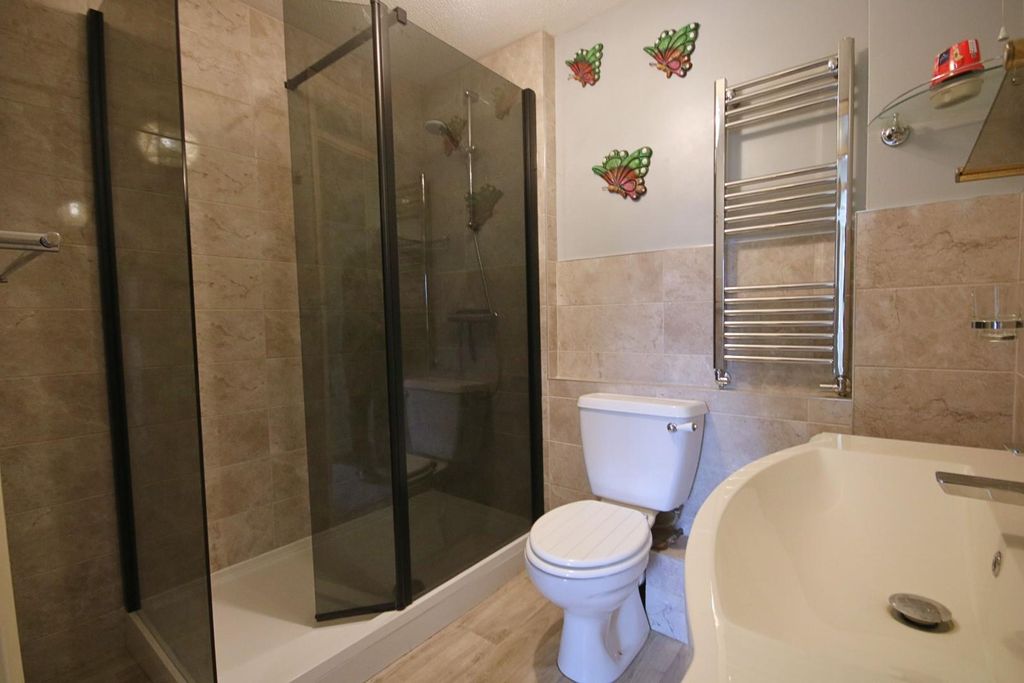 Property photo 3 of 11 Bath (18).Jpg