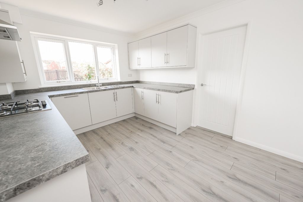 Property photo 3 of 24 4182502