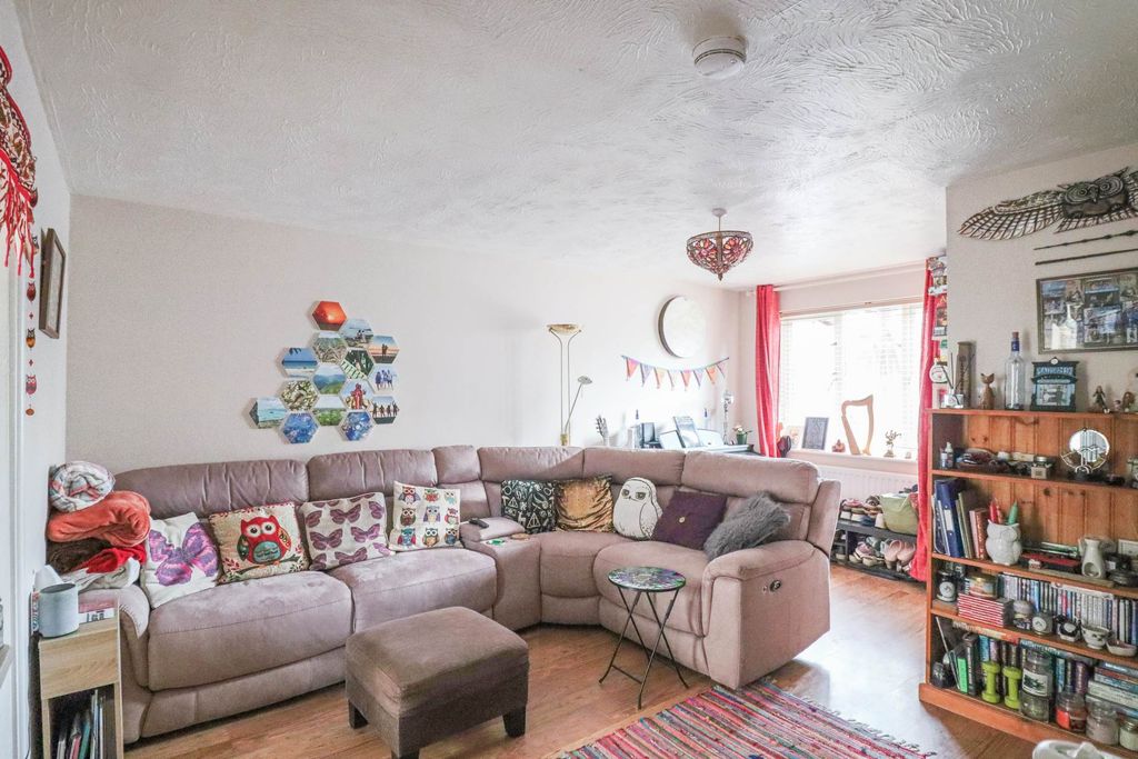 Property photo 2 of 17