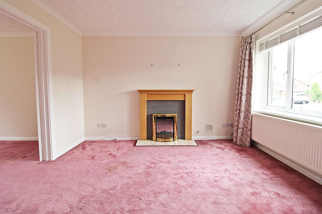 Property photo 3 of 24 Lounge