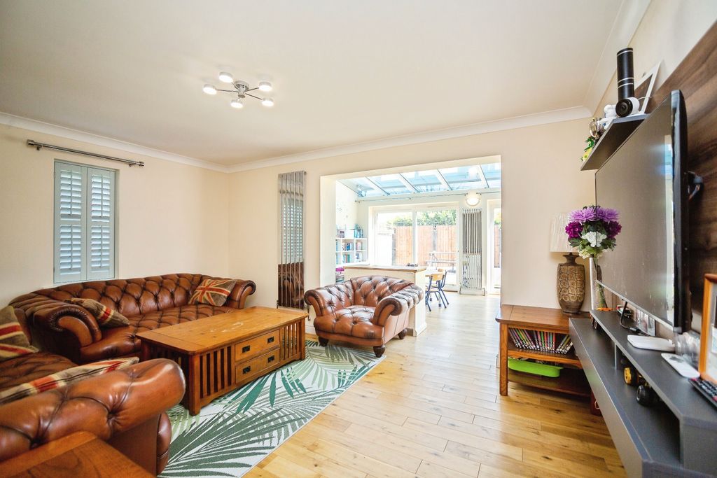 Property photo 1 of 14 Lounge