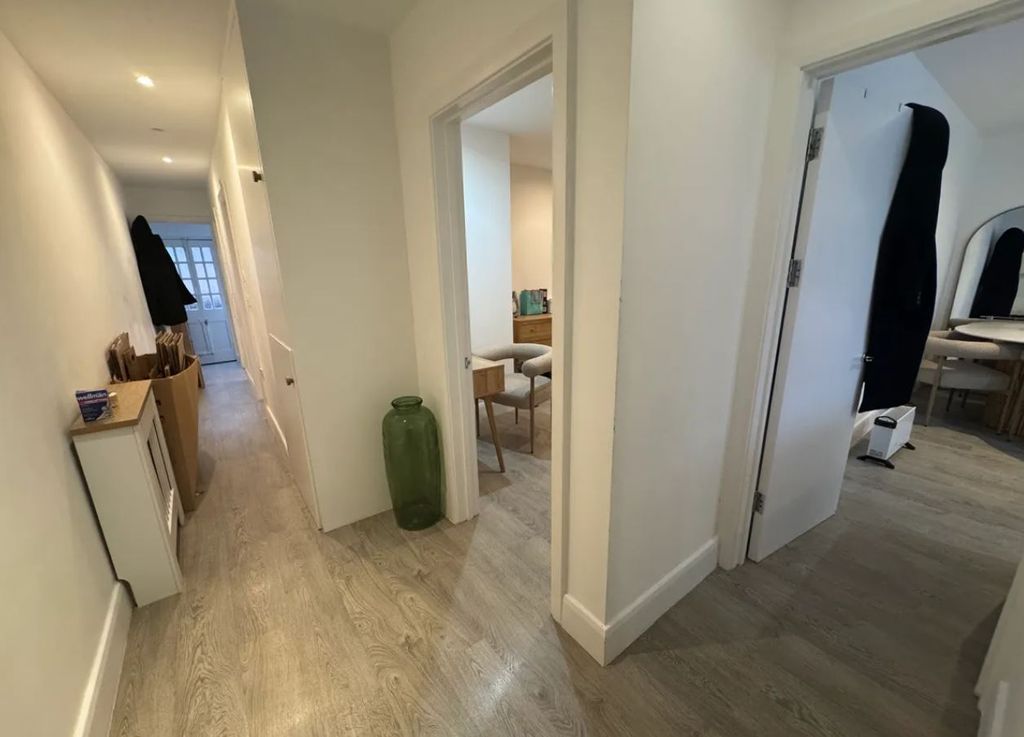 Property photo 3 of 7 Gallery