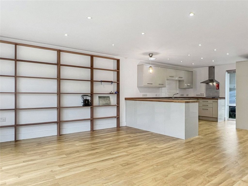Property photo 2 of 11 Picture No. 06