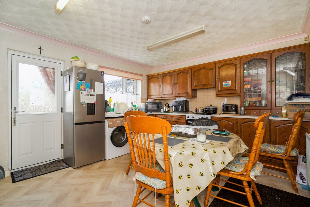 Property photo 2 of 16 B6528802-Ab37-F111-88B5-7c1E5209De54