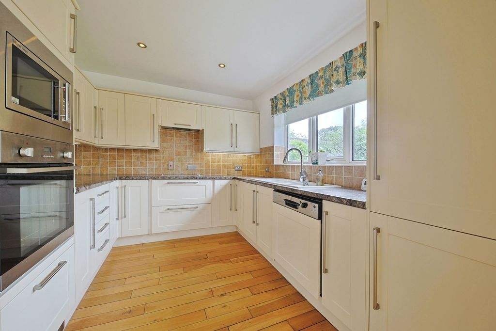 Property photo 3 of 17 4335497