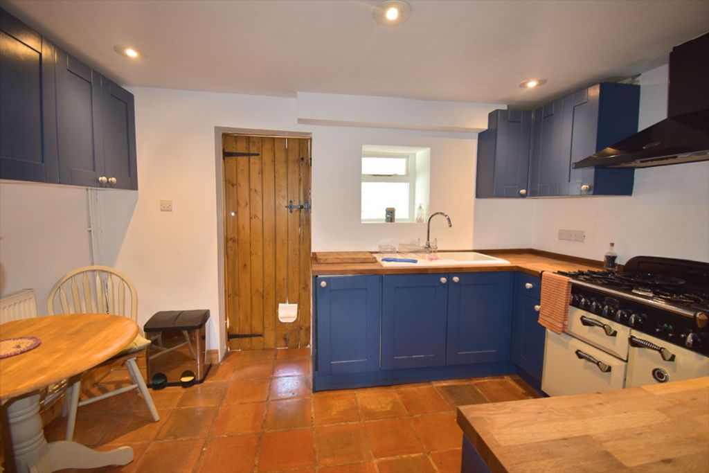 Property photo 3 of 15 Kitchen