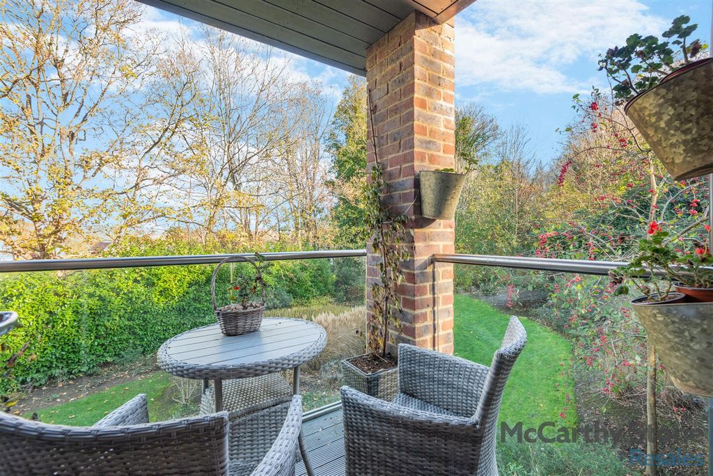 Property photo 3 of 26 8671985-Exterior01.Jpg