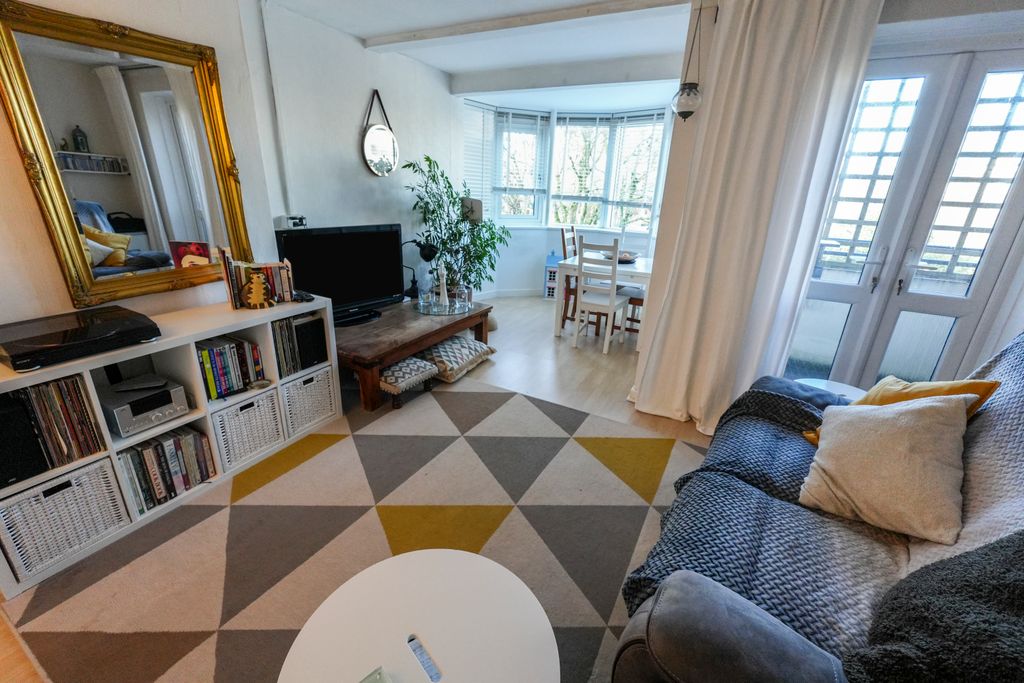 Property photo 2 of 16 Lounge/Dining Room