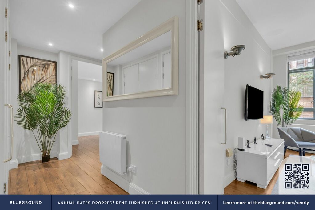 Property photo 3 of 16 Hall
