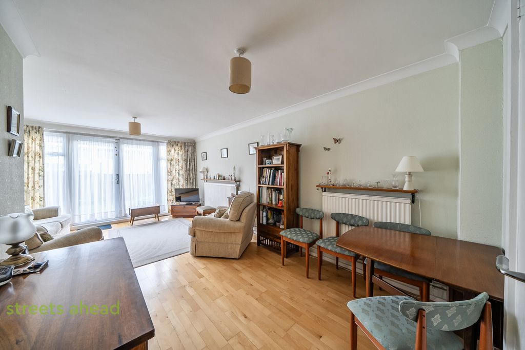Property photo 3 of 15 Fd41F70d-ba71-480...