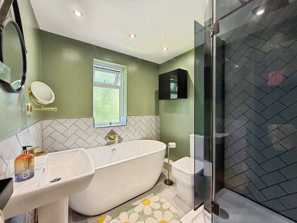 Property photo 3 of 22 Bathroom