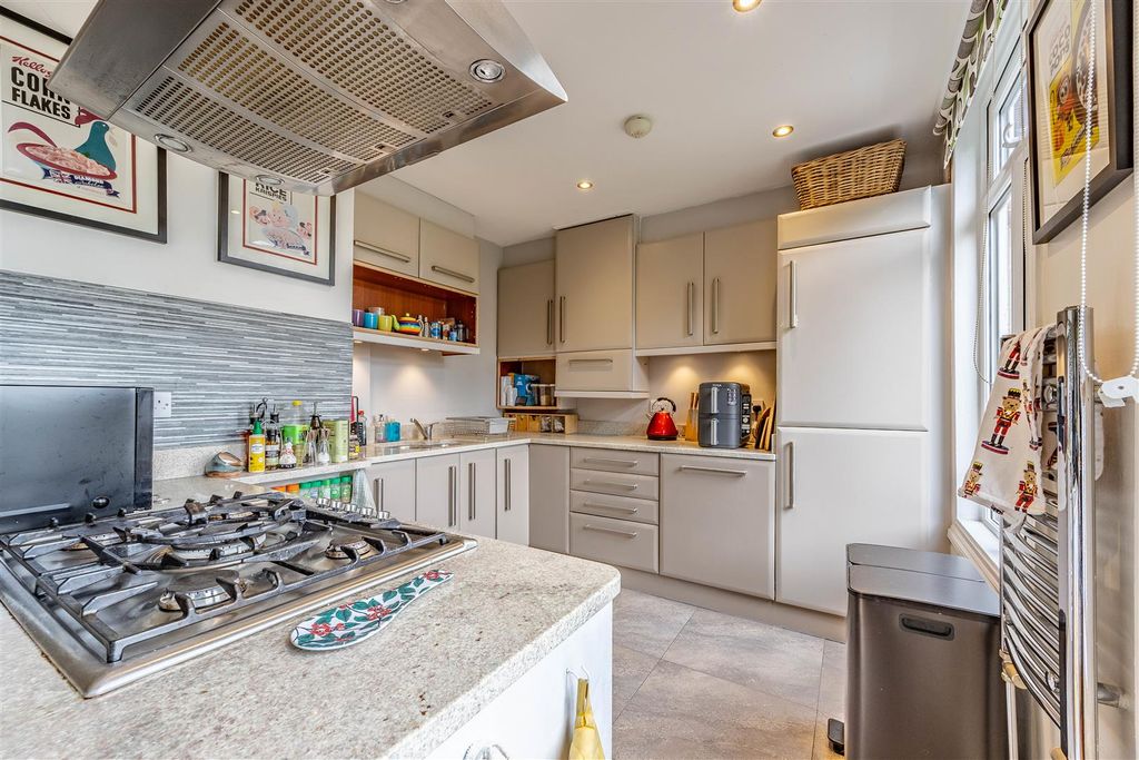 Property photo 3 of 22 Kitchen