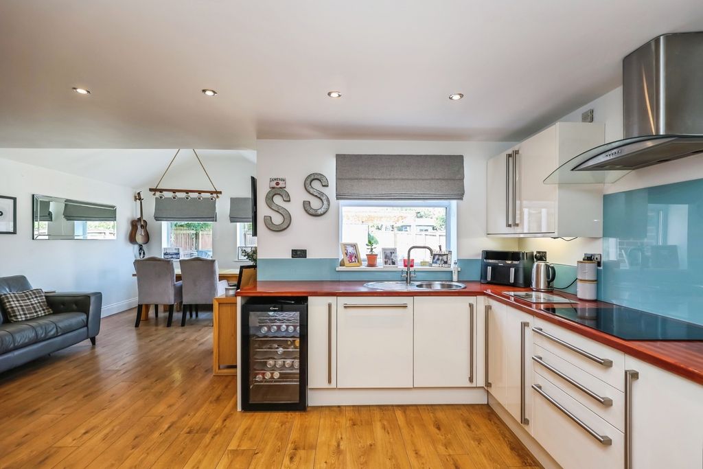 Property photo 3 of 23 Pbox-Img.Jpg