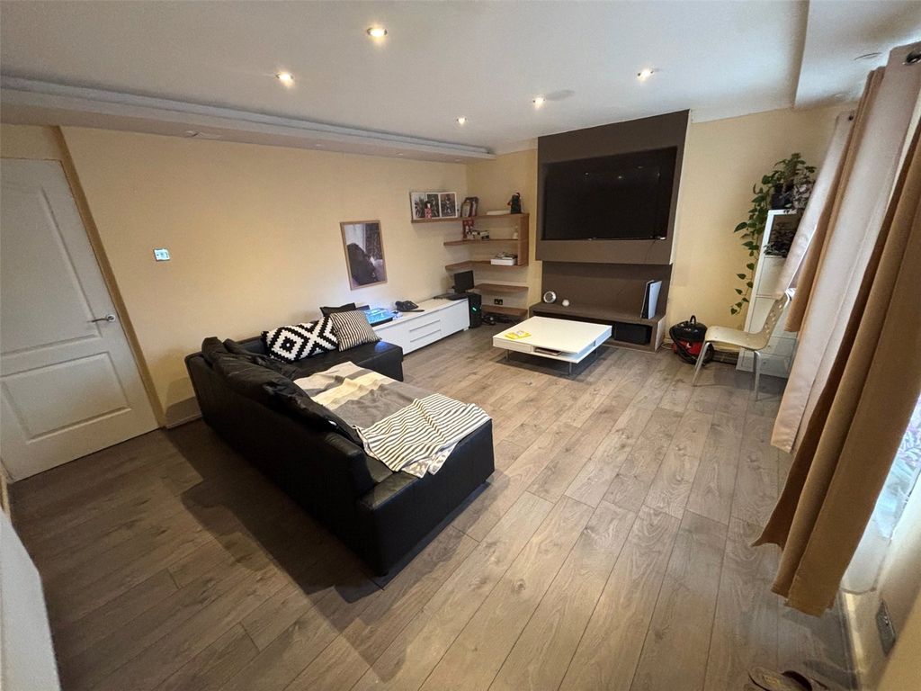 Property photo 2 of 13 Picture No. 16