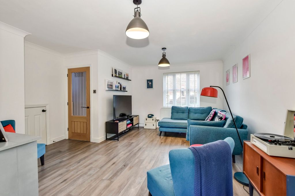 Property photo 3 of 32