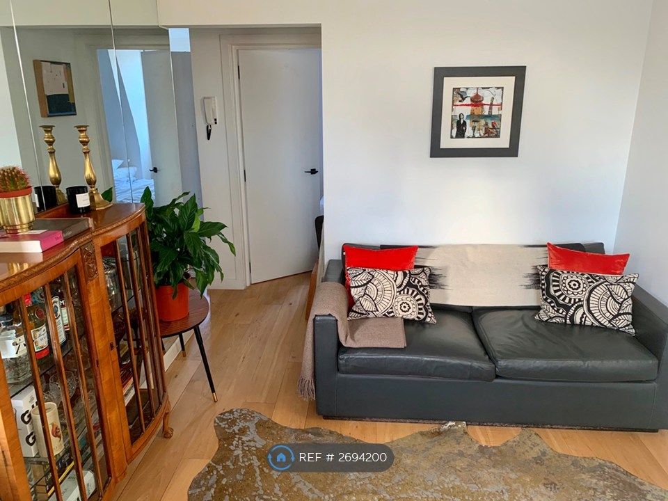 Property photo 1 of 10 Living Room