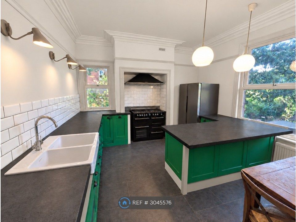 Property photo 3 of 7 Kitchen & Dining Room