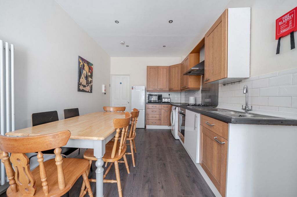 Property photo 3 of 12 1459306-24-6A3Aba...