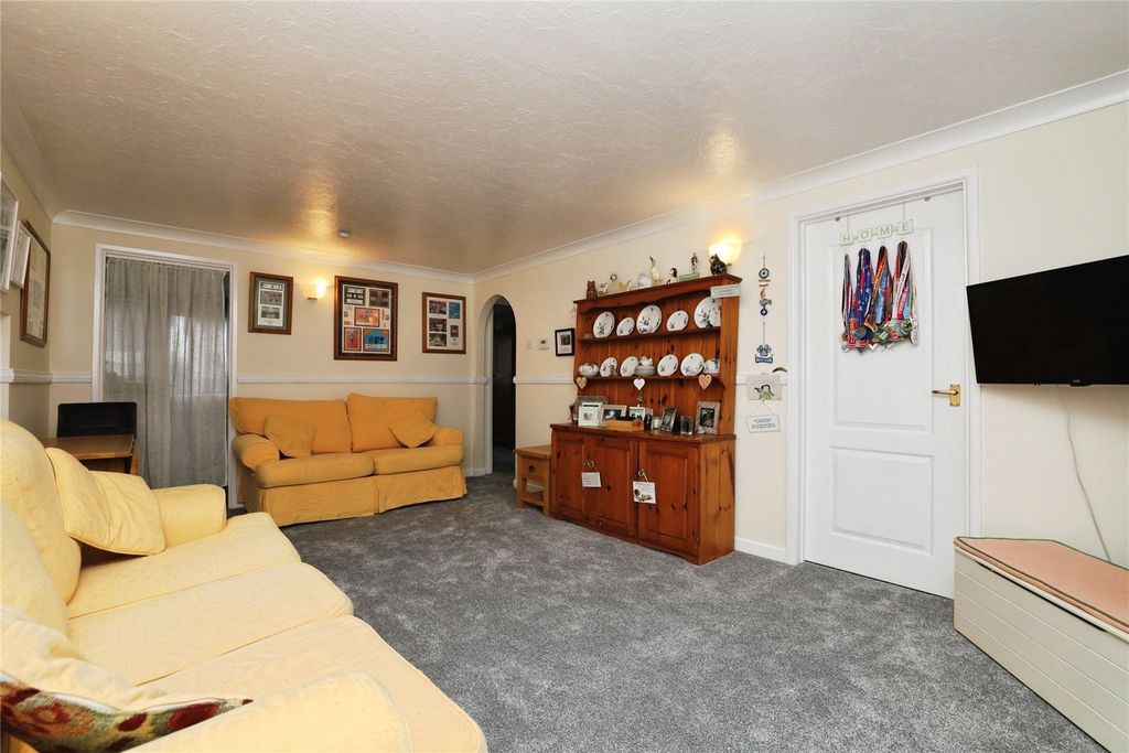 Property photo 2 of 12 Living Room