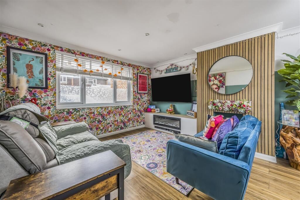 Property photo 2 of 20 20 Reg Lounge.Jpeg