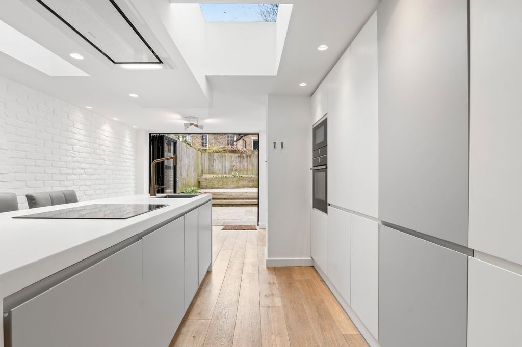 Property photo 3 of 23