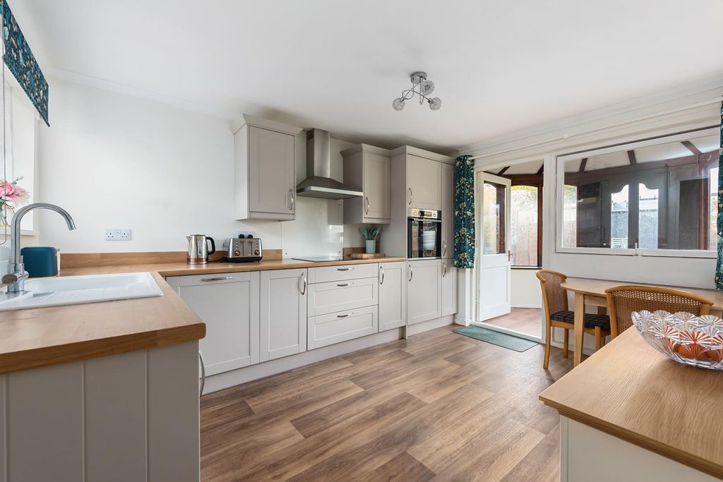 Property photo 2 of 10 Kitchen