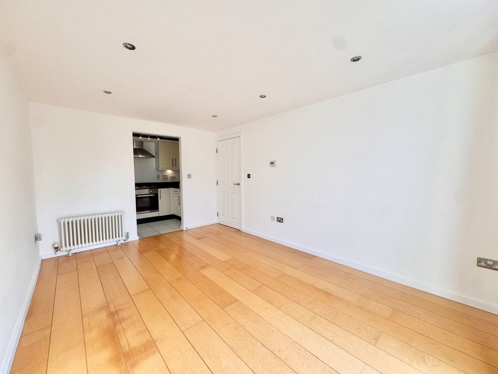 Property photo 3 of 11 Picture 3