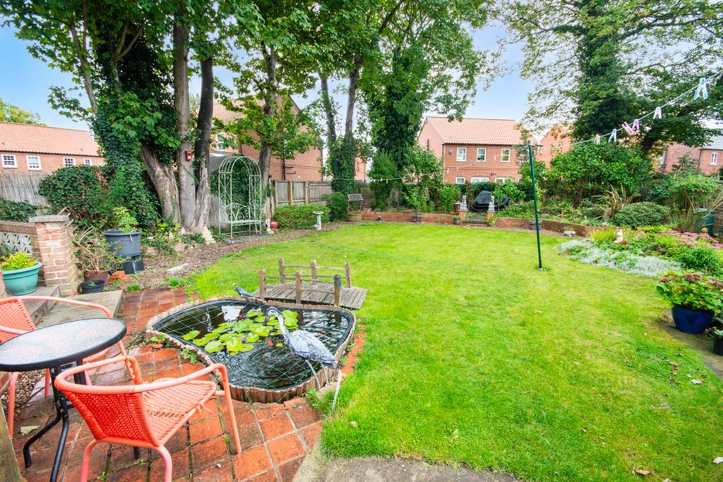 Property photo 2 of 28